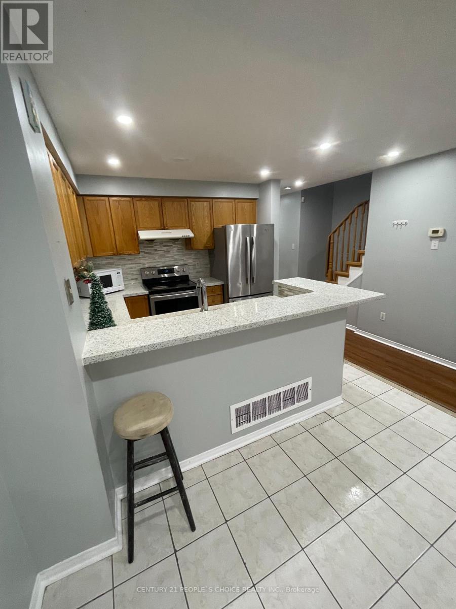 Upper - 169 Willow Park Drive, Brampton, Ontario  L6R 2N1 - Photo 10 - W12863440