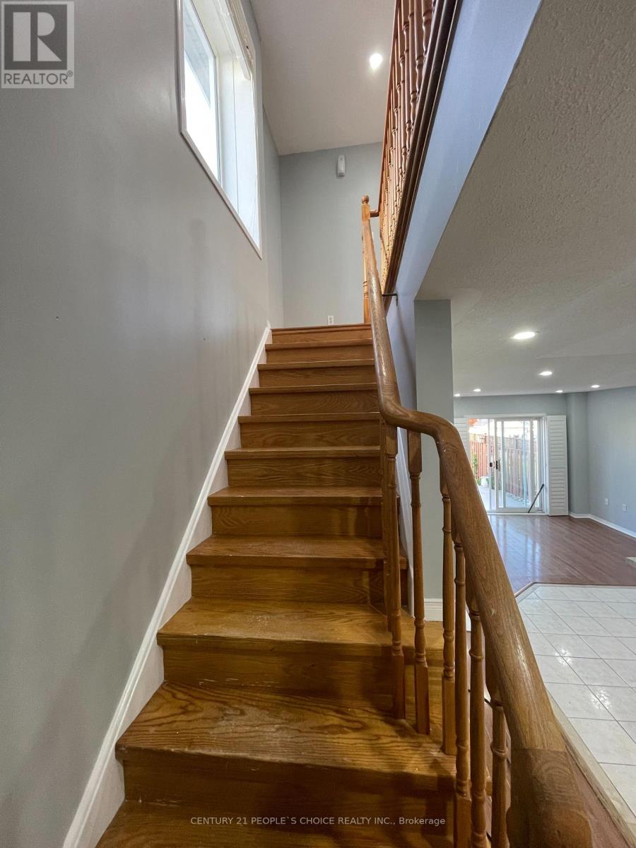 Upper - 169 Willow Park Drive, Brampton, Ontario  L6R 2N1 - Photo 12 - W12863440