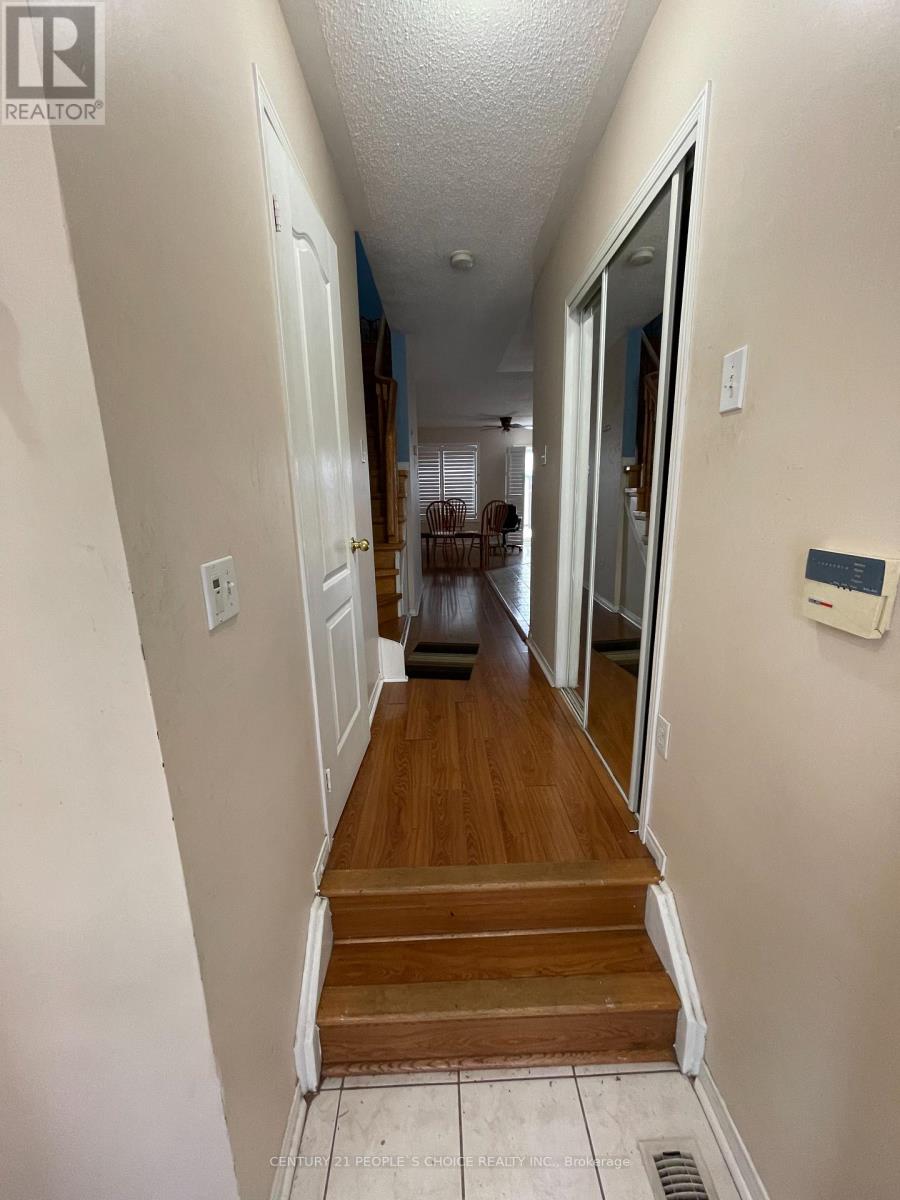 Upper - 169 Willow Park Drive, Brampton, Ontario  L6R 2N1 - Photo 20 - W12863440