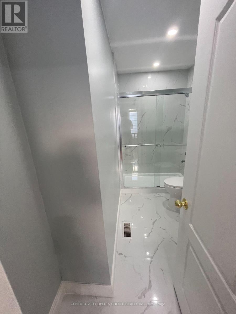 Upper - 169 Willow Park Drive, Brampton, Ontario  L6R 2N1 - Photo 22 - W12863440