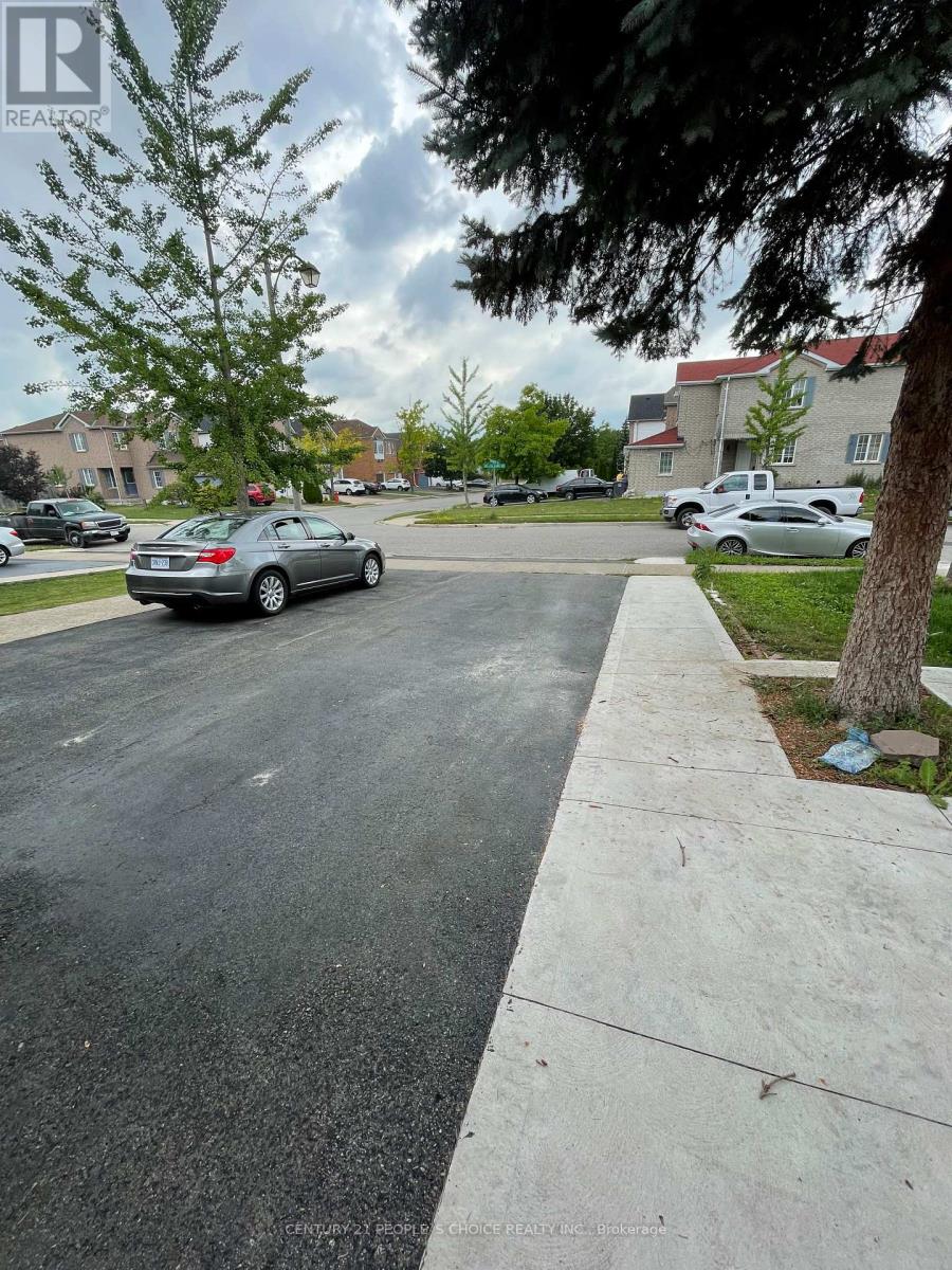 Upper - 169 Willow Park Drive, Brampton, Ontario  L6R 2N1 - Photo 5 - W12863440