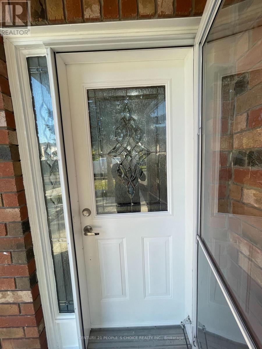 Upper - 169 Willow Park Drive, Brampton, Ontario  L6R 2N1 - Photo 6 - W12863440