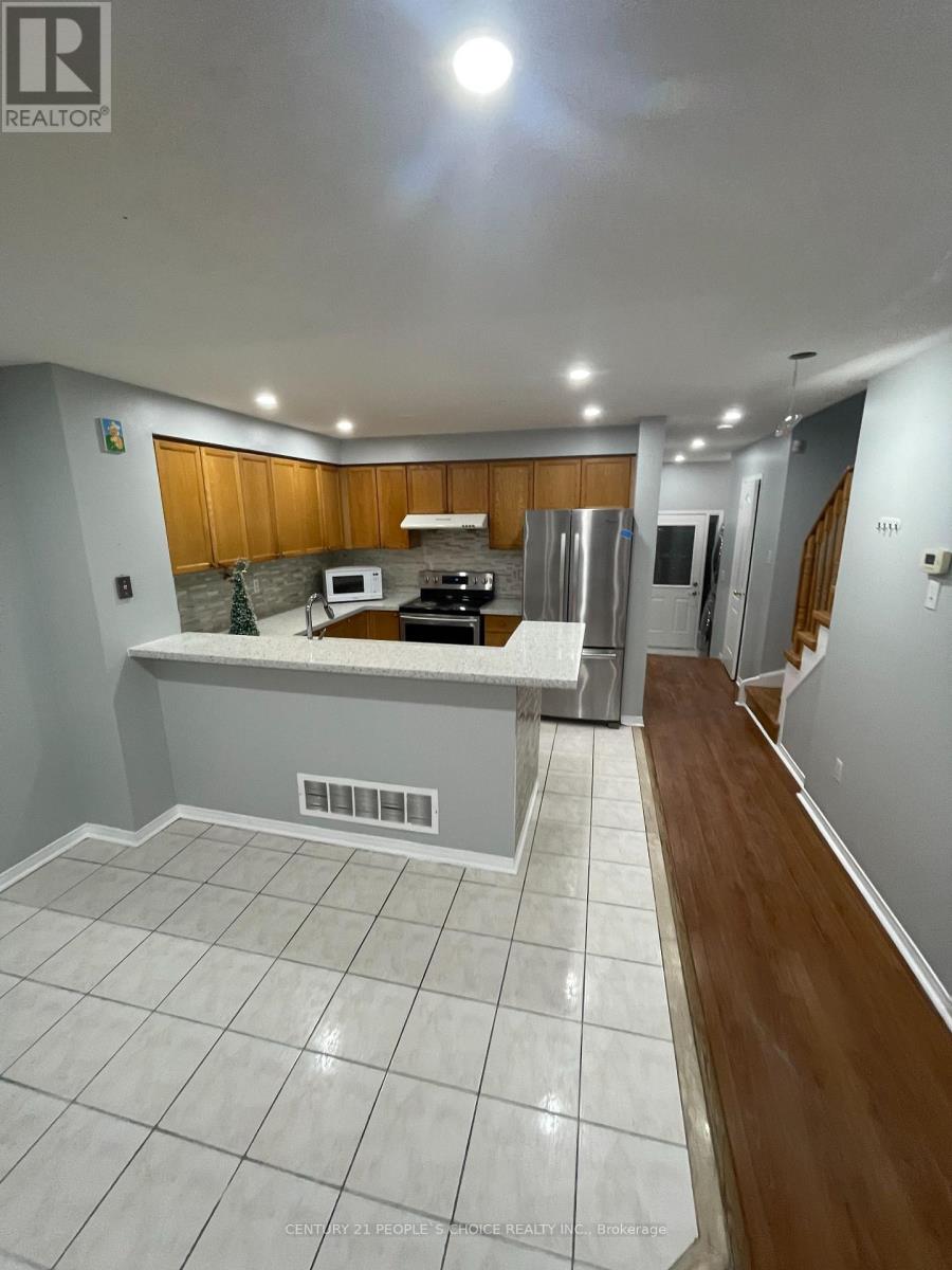 Upper - 169 Willow Park Drive, Brampton, Ontario  L6R 2N1 - Photo 7 - W12863440