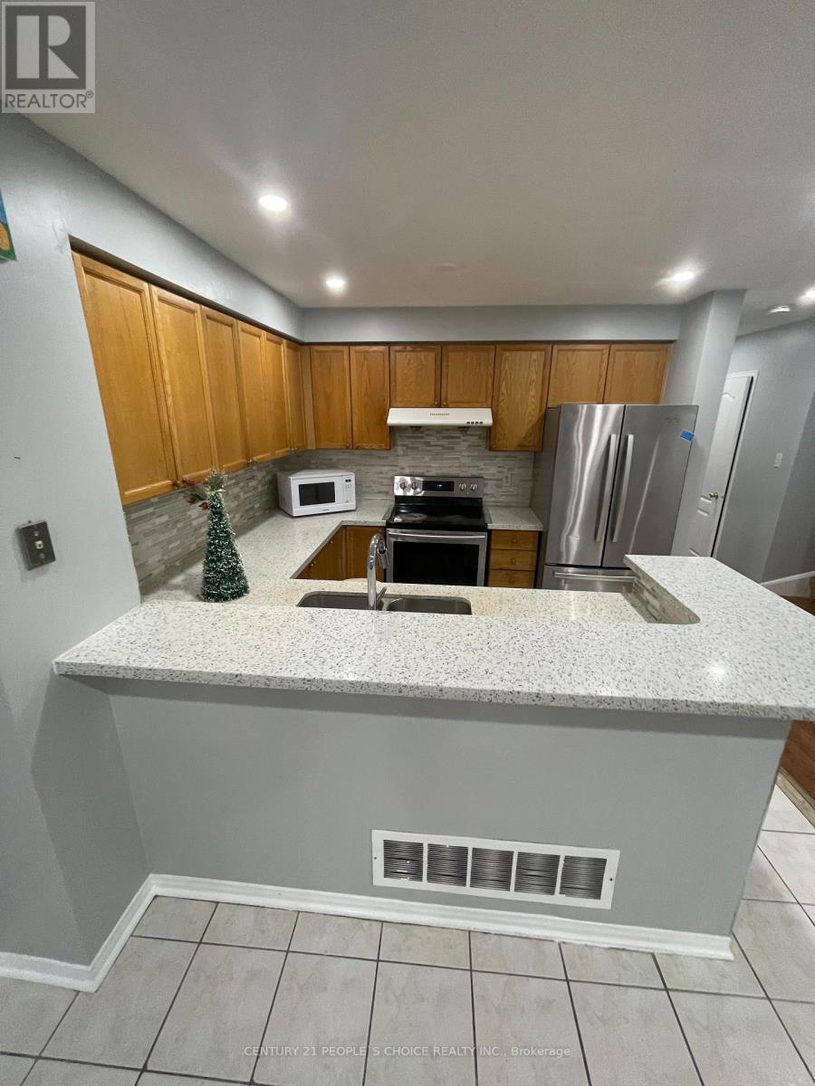 Upper - 169 Willow Park Drive, Brampton, Ontario  L6R 2N1 - Photo 8 - W12863440