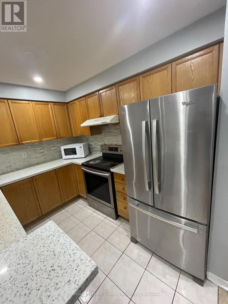 Upper - 169 Willow Park Drive, Brampton, Ontario  L6R 2N1 - Photo 9 - W12863440