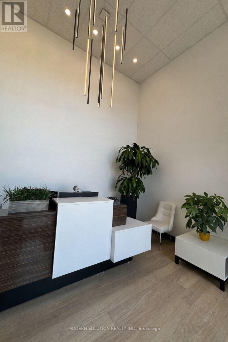 1 - 3466 Mavis Road, Mississauga, Ontario  L5C 1T8 - Photo 4 - W12863466