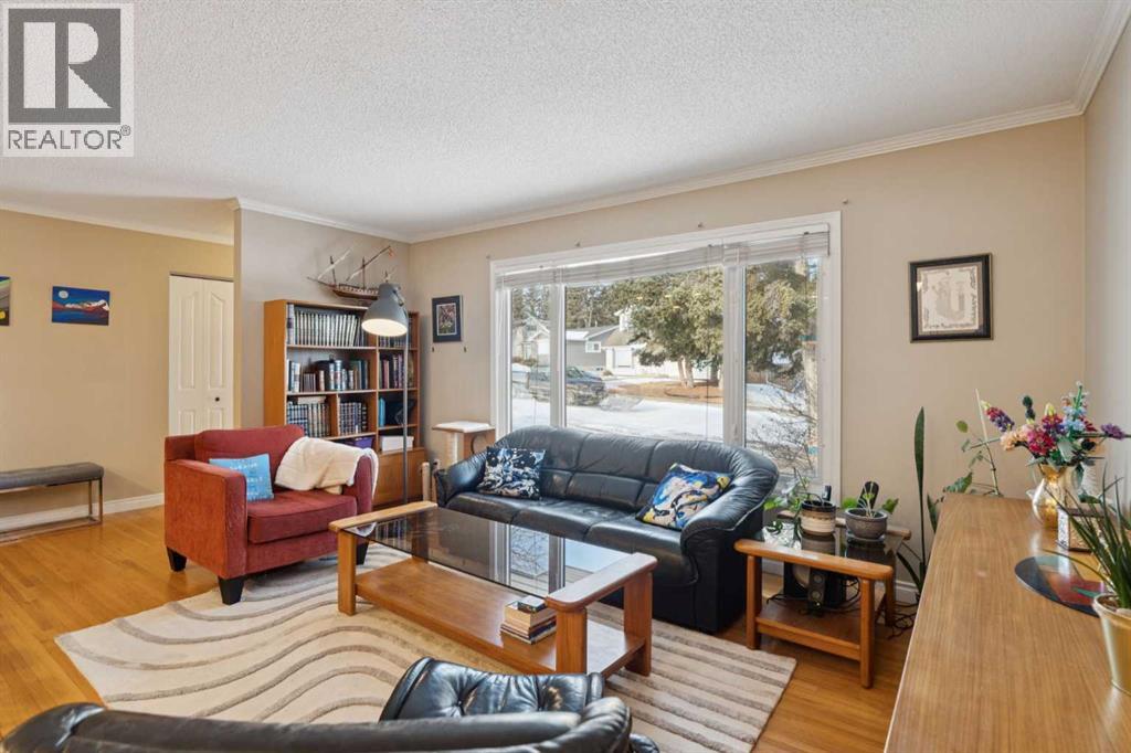 9724 Oakhill Drive Sw, Calgary, Alberta  T2V 3W5 - Photo 4 - A2290571