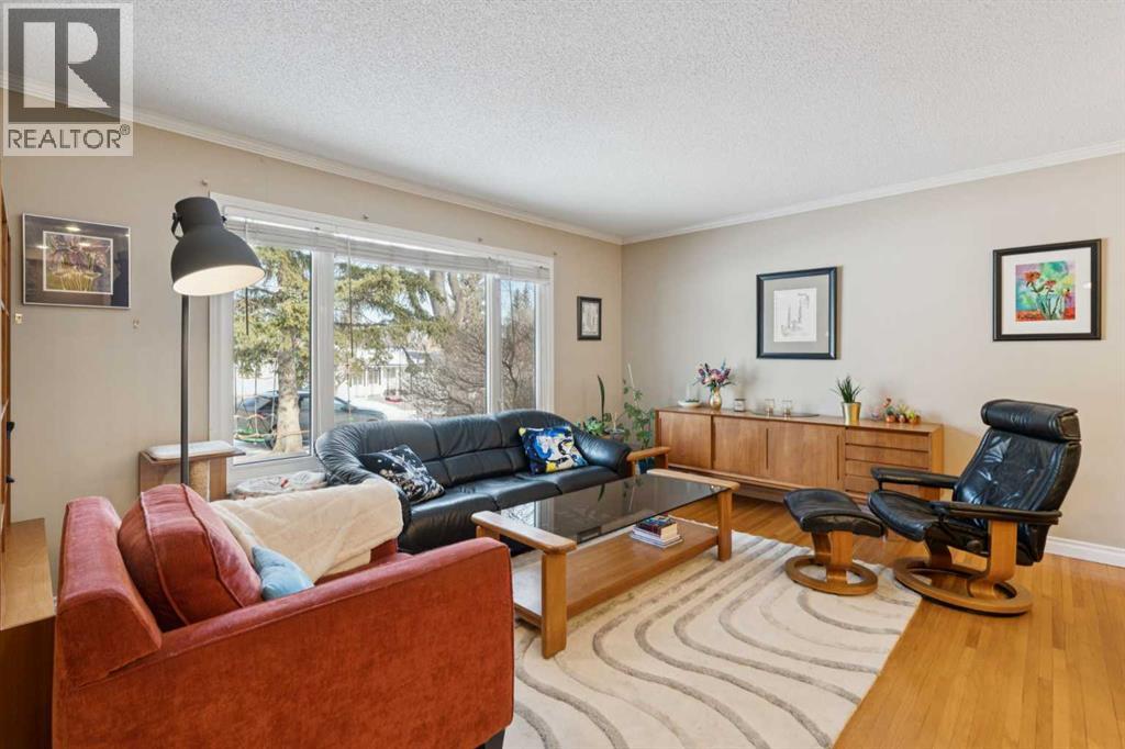 9724 Oakhill Drive Sw, Calgary, Alberta  T2V 3W5 - Photo 3 - A2290571