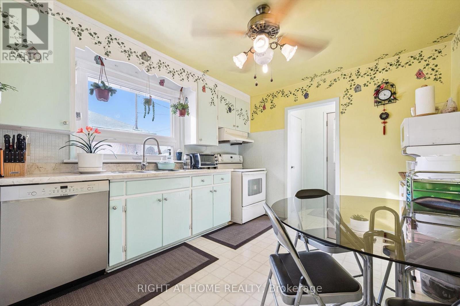 263 East 36th Street, Hamilton, Ontario  L8V 3Z6 - Photo 10 - X12863196