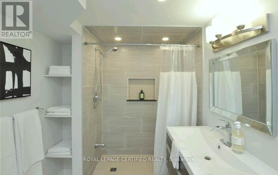 Upper Level Room For Rent - 102 Laurier Avenue, Hamilton, Ontario  L9C 3S4 - Photo 11 - X12863332