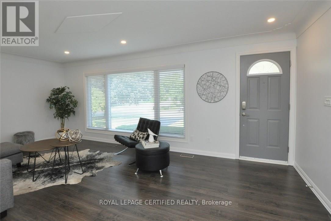 Upper Level Room For Rent - 102 Laurier Avenue, Hamilton, Ontario  L9C 3S4 - Photo 2 - X12863332