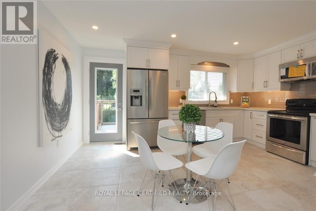 Upper Level Room For Rent - 102 Laurier Avenue, Hamilton, Ontario  L9C 3S4 - Photo 4 - X12863332