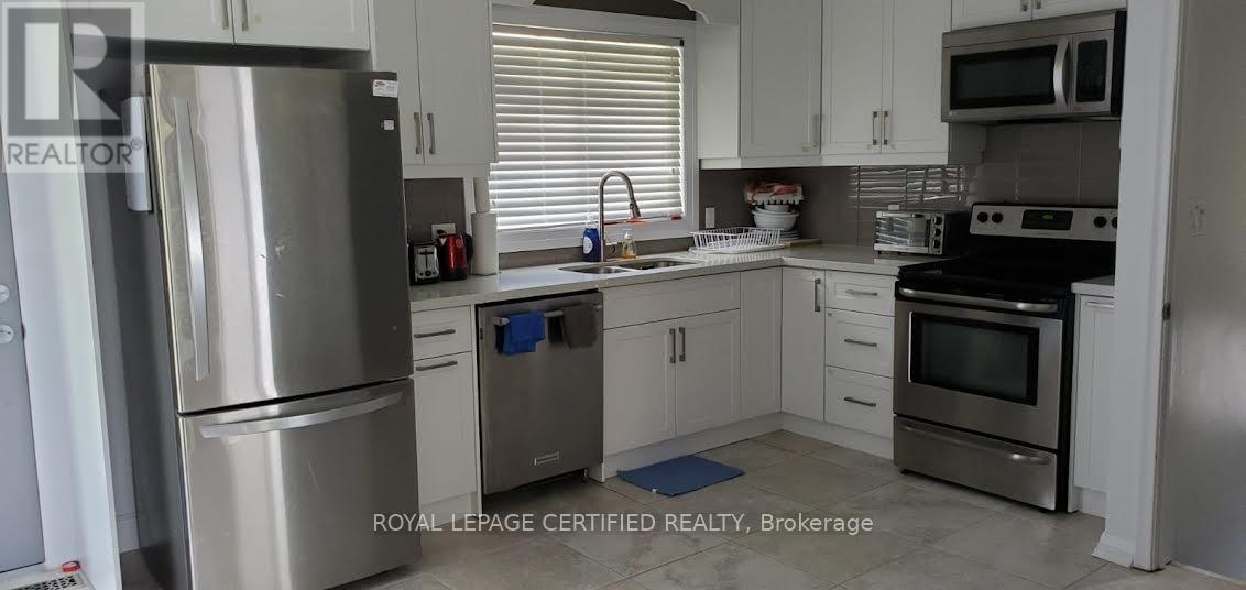 Upper Level Room For Rent - 102 Laurier Avenue, Hamilton, Ontario  L9C 3S4 - Photo 7 - X12863332