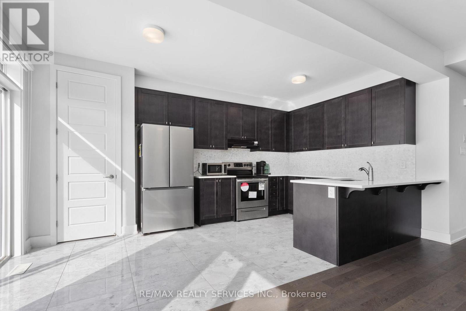 724 Rouncey Road, Ottawa, Ontario  K2S 1B6 - Photo 12 - X12863352