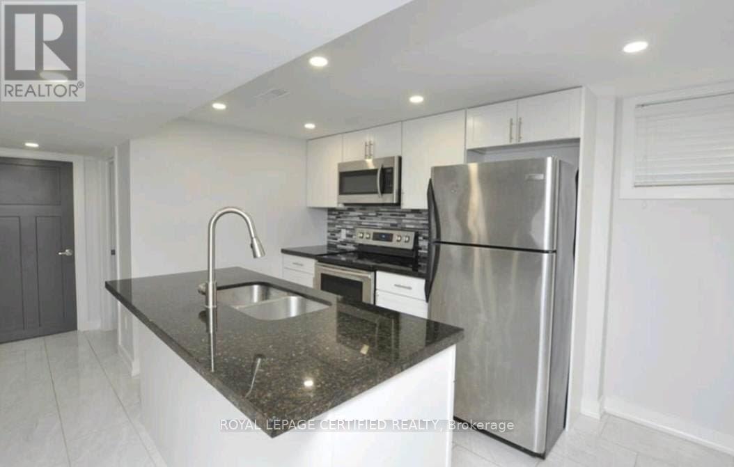 Basement Room For Rent - 102 Laurier Avenue, Hamilton, Ontario  L9C 3S4 - Photo 3 - X12863378