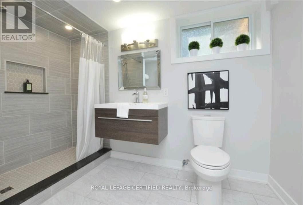 Basement Room For Rent - 102 Laurier Avenue, Hamilton, Ontario  L9C 3S4 - Photo 4 - X12863378