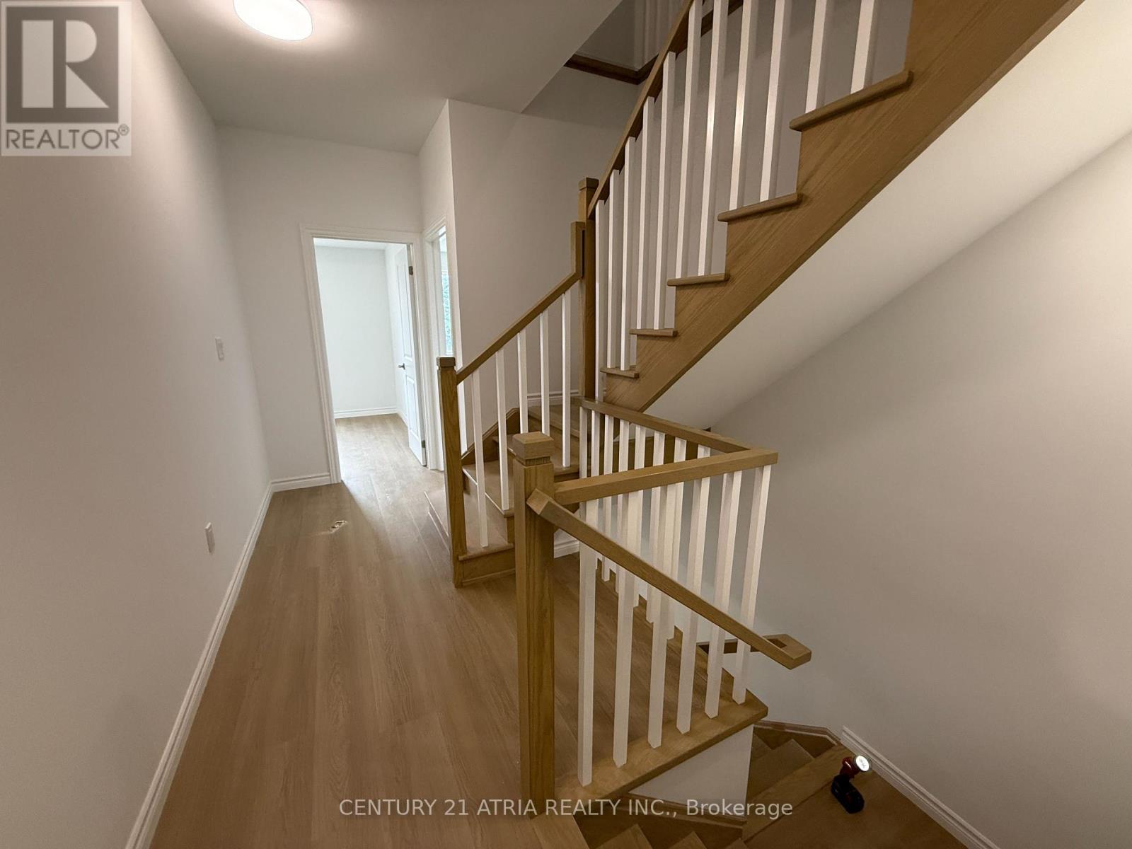 11 - 2 Slessor Boulevard, Grimsby, Ontario  L3M 3T2 - Photo 16 - X12863416