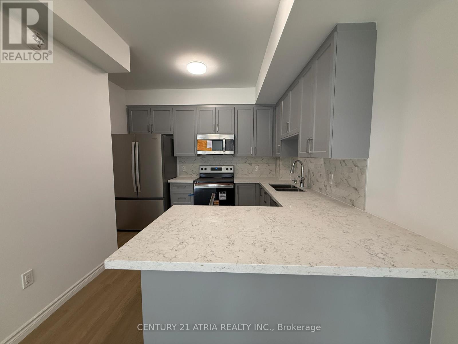 11 - 2 Slessor Boulevard, Grimsby, Ontario  L3M 3T2 - Photo 5 - X12863416