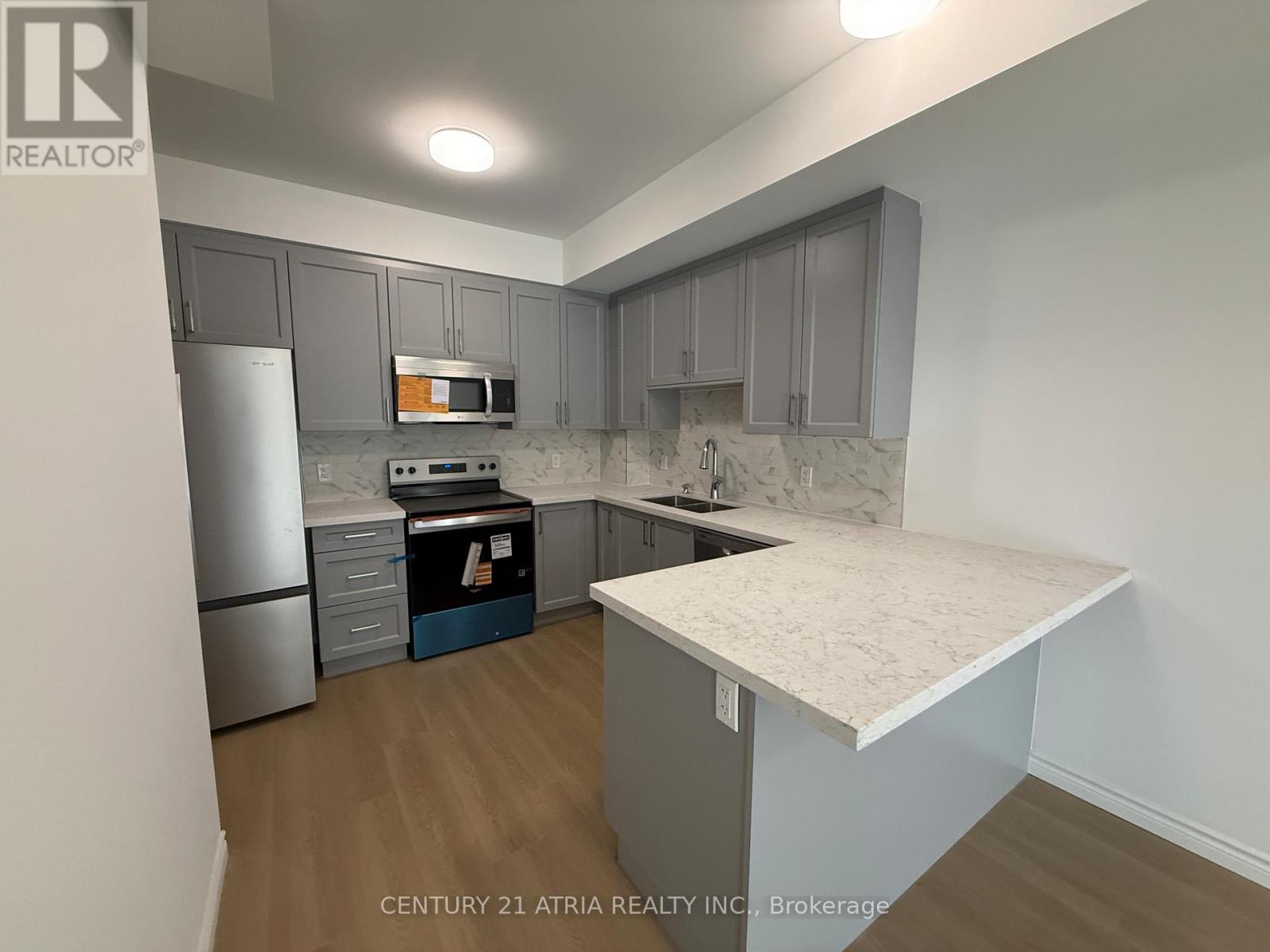 11 - 2 Slessor Boulevard, Grimsby, Ontario  L3M 3T2 - Photo 6 - X12863416