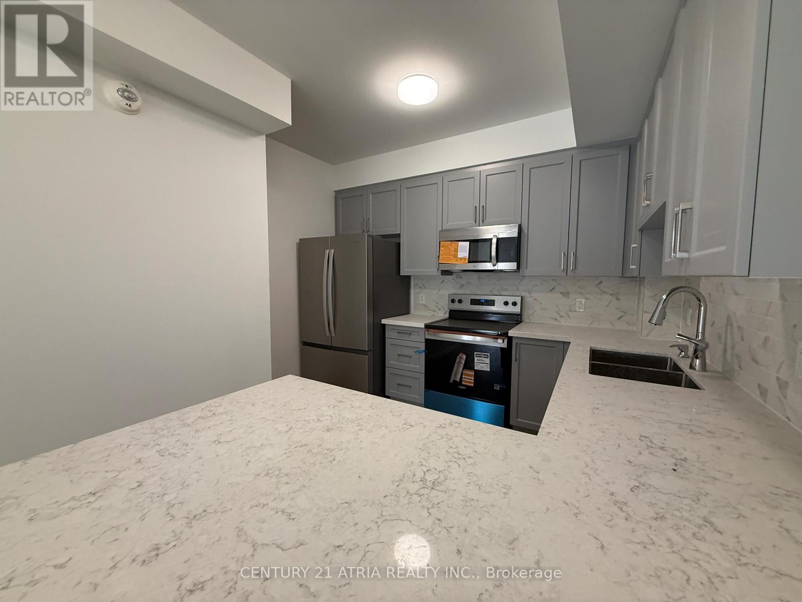 11 - 2 Slessor Boulevard, Grimsby, Ontario  L3M 3T2 - Photo 7 - X12863416