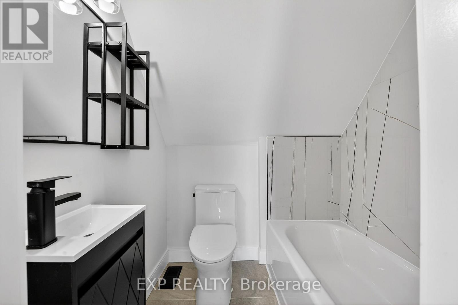 142 Avondale Estates, Hamilton, Ontario  L8L 7C2 - Photo 36 - X12863454