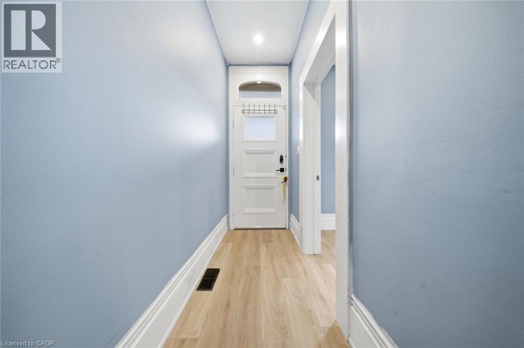 194 Brant Avenue, Brantford, Ontario  N3T 3H9 - Photo 8 - 40809822