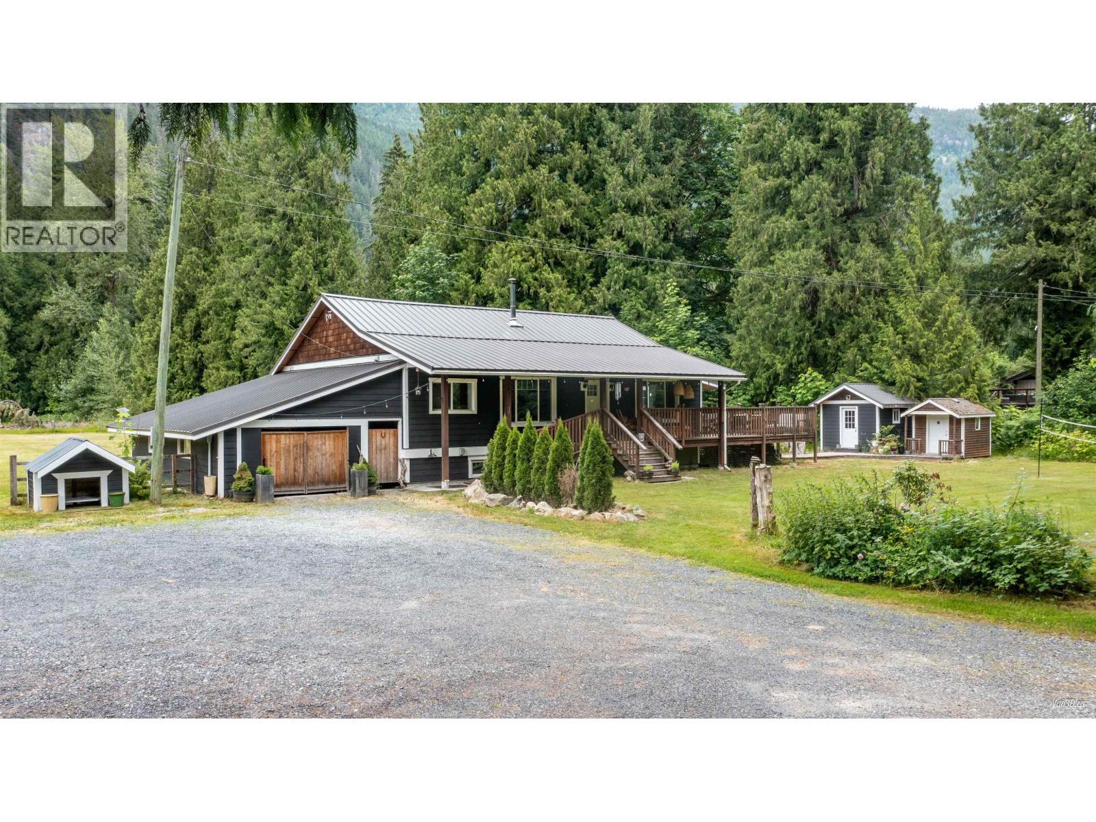 14848 Squamish Valley Road, Squamish, British Columbia  V0N 1H0 - Photo 5 - R3095939