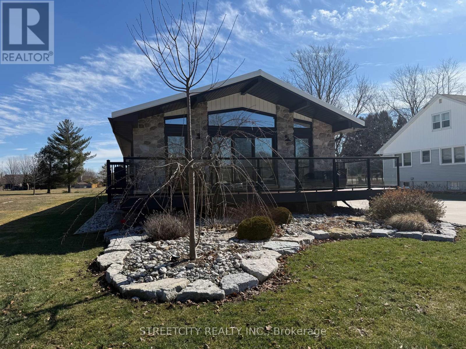 747 BROADWAY STREET, Plympton-Wyoming, Ontario