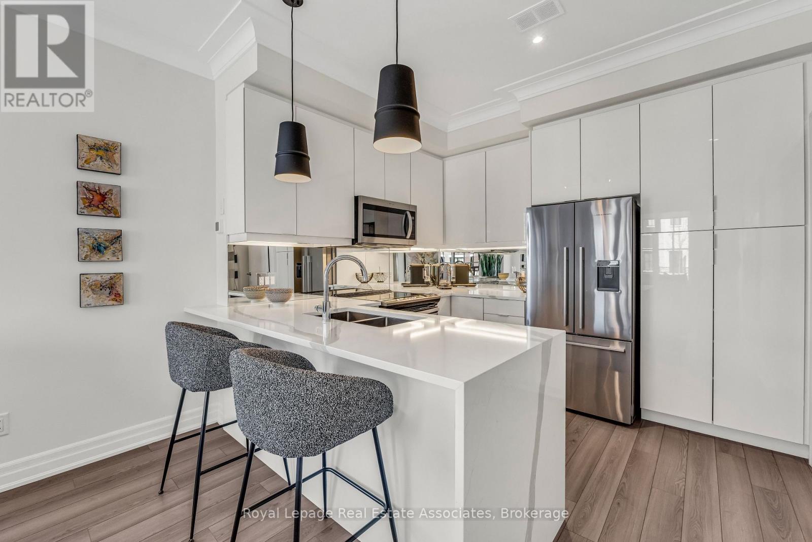 203 - 652 Cricklewood Drive, Mississauga, Ontario  L5G 0A5 - Photo 15 - W12861068