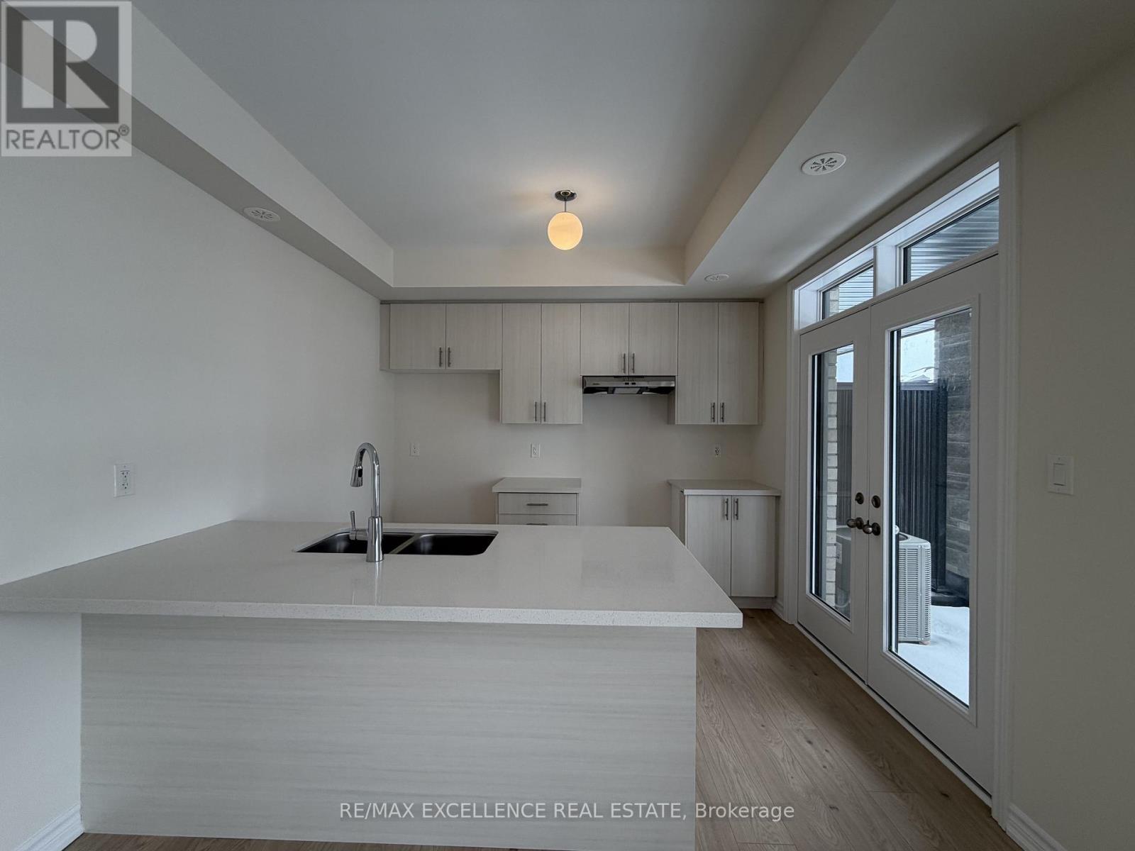 176 Petch Avenue, Caledon, Ontario  L7C 1Z9 - Photo 7 - W12785314