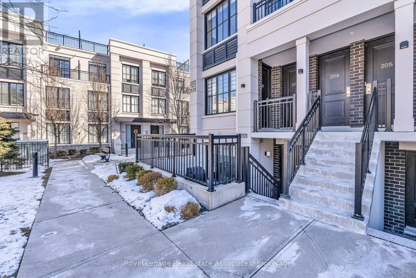 203 - 652 Cricklewood Drive, Mississauga, Ontario  L5G 0A5 - Photo 35 - W12861068