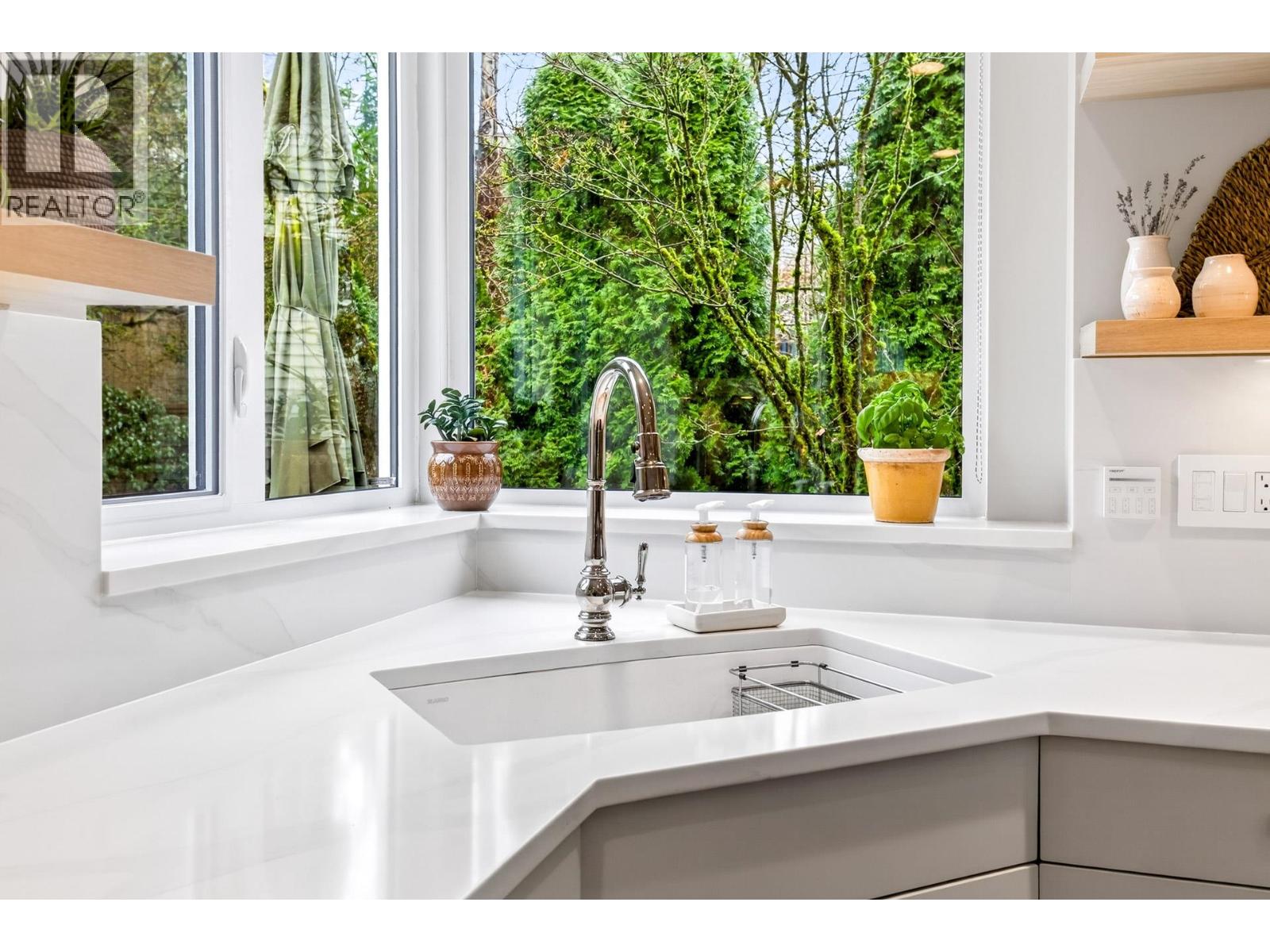 141 Greenleaf Court, Port Moody, British Columbia  V3H 5J7 - Photo 10 - R3091102