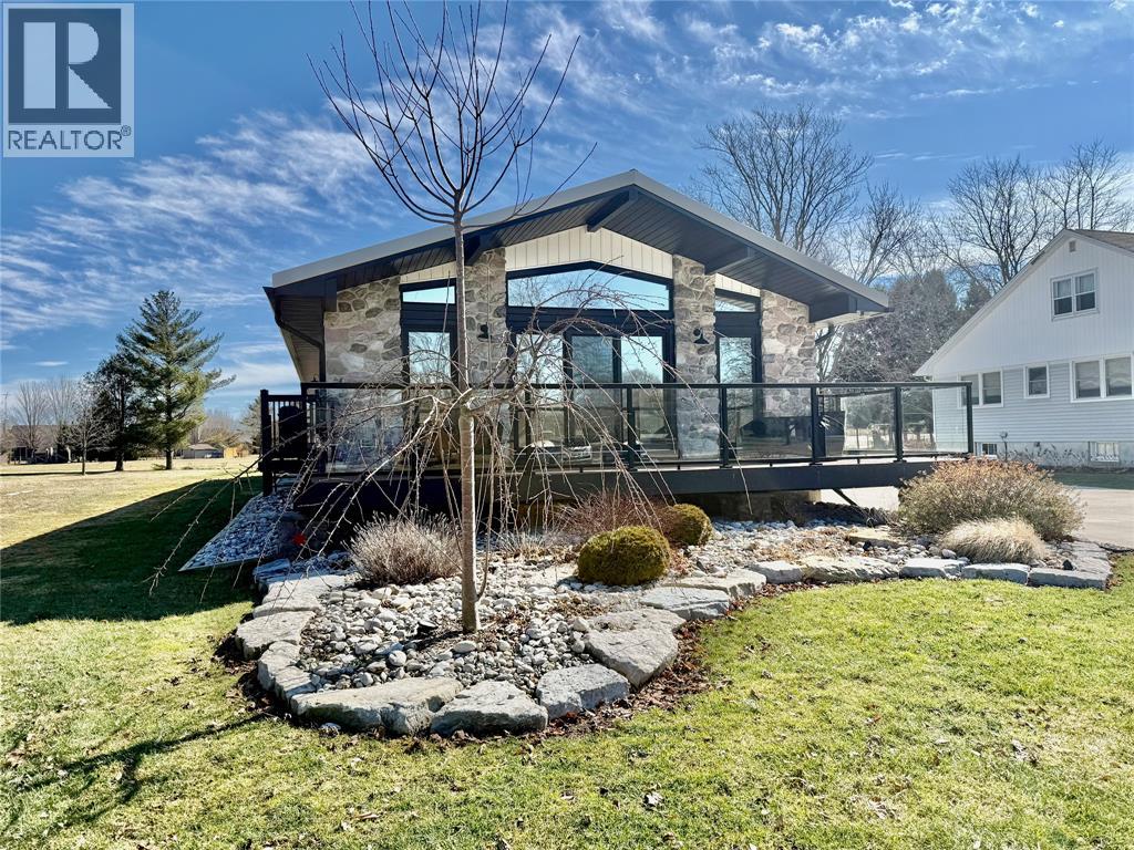 747 Broadway Street, Plympton-Wyoming, Ontario  N0N 1T0 - Photo 11 - 26002353