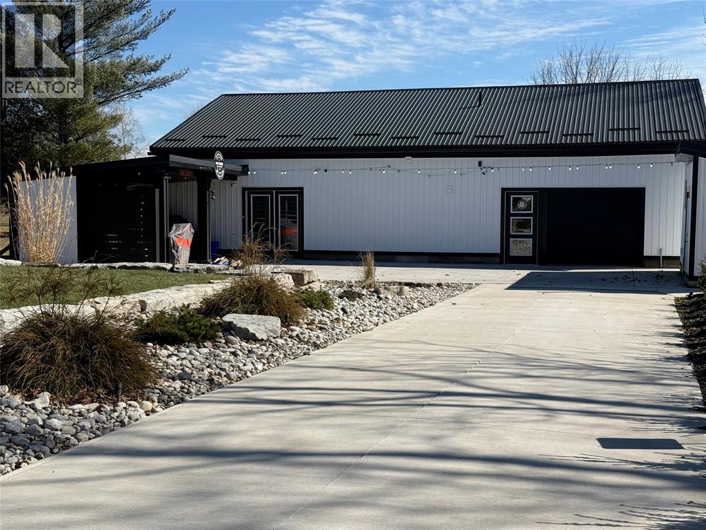 747 Broadway Street, Plympton-Wyoming, Ontario  N0N 1T0 - Photo 5 - 26002353