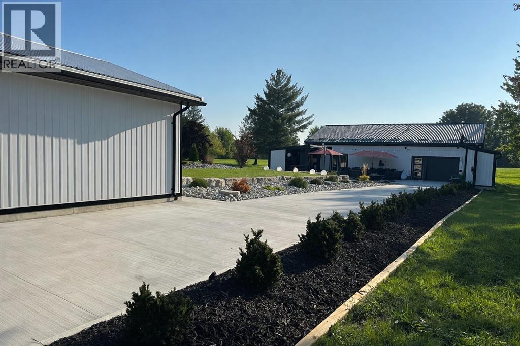 747 Broadway Street, Plympton-Wyoming, Ontario  N0N 1T0 - Photo 41 - 26002353