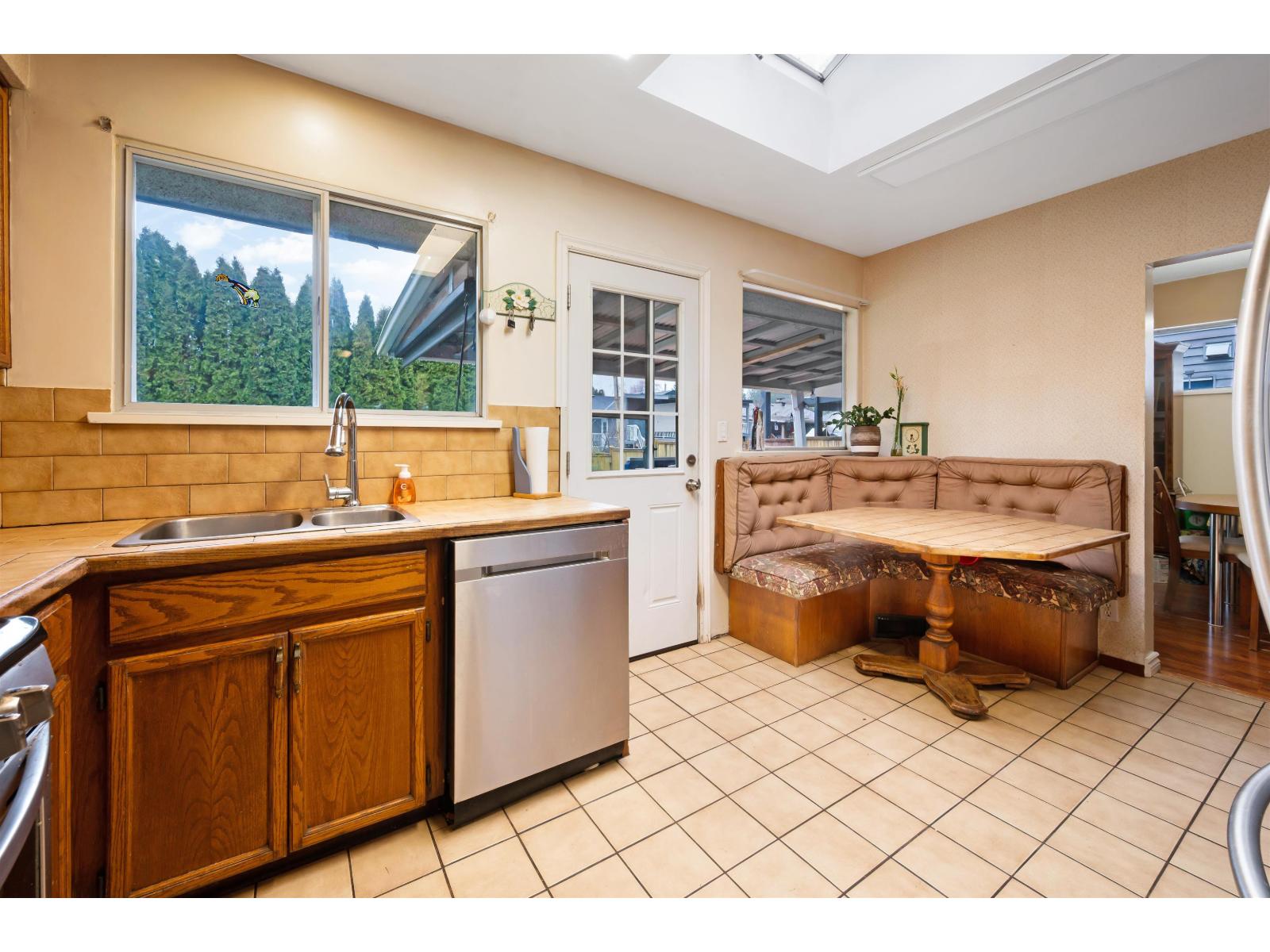 12919 98a Avenue, Surrey, British Columbia  V3T 1C3 - Photo 4 - R3090641