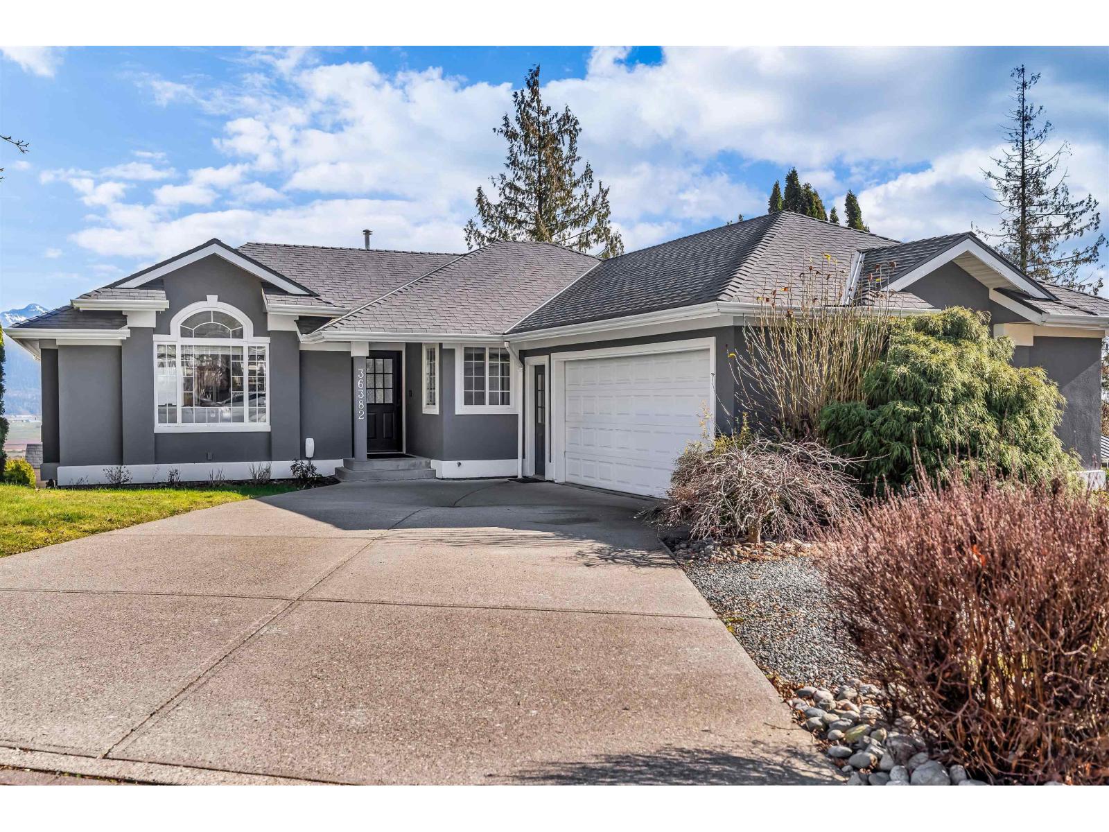 36382 Sandringham Drive, Abbotsford, British Columbia  V3G 2M5 - Photo 2 - R3097469