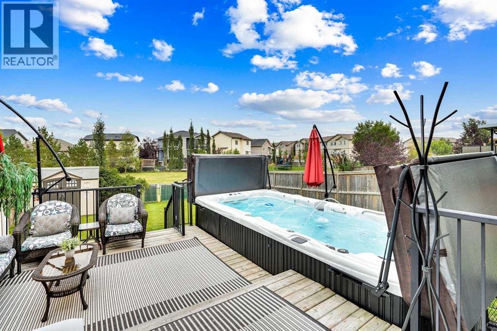 142 Luxstone View Sw, Airdrie, Alberta  T4B 0J9 - Photo 2 - A2267589