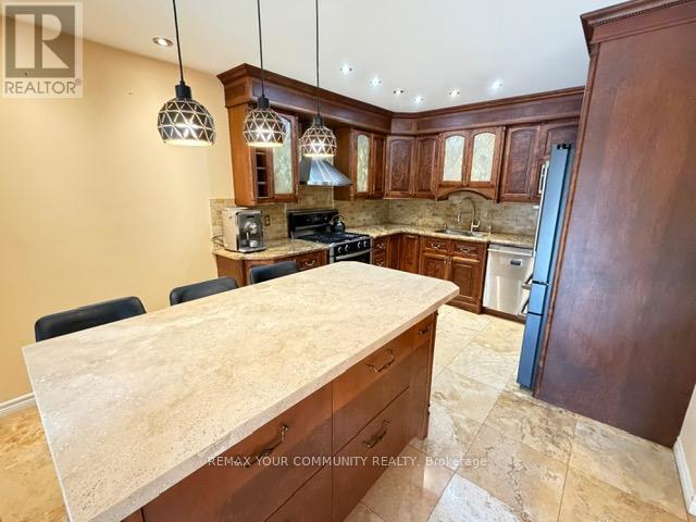 19 Roosevelt Drive, Richmond Hill, Ontario  L4C 6V1 - Photo 12 - N12862804