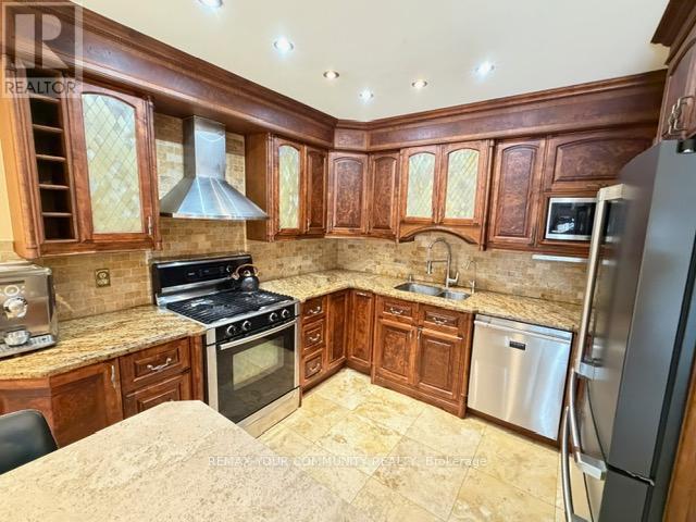 19 Roosevelt Drive, Richmond Hill, Ontario  L4C 6V1 - Photo 15 - N12862804