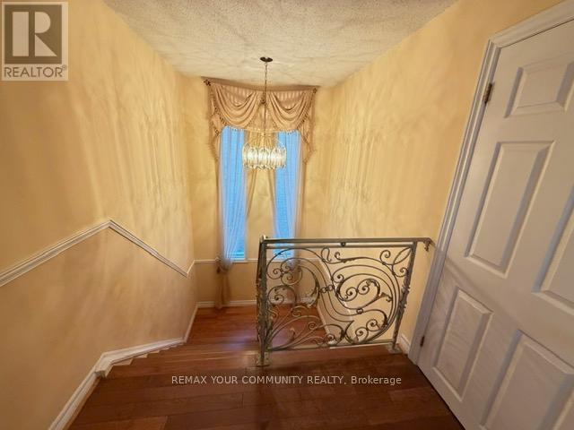 19 Roosevelt Drive, Richmond Hill, Ontario  L4C 6V1 - Photo 17 - N12862804