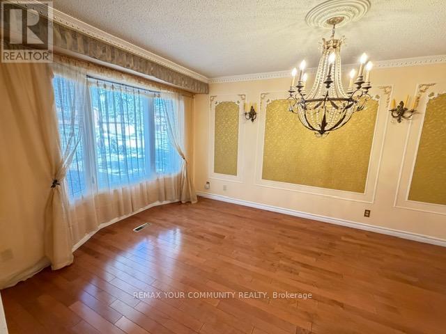 19 Roosevelt Drive, Richmond Hill, Ontario  L4C 6V1 - Photo 5 - N12862804