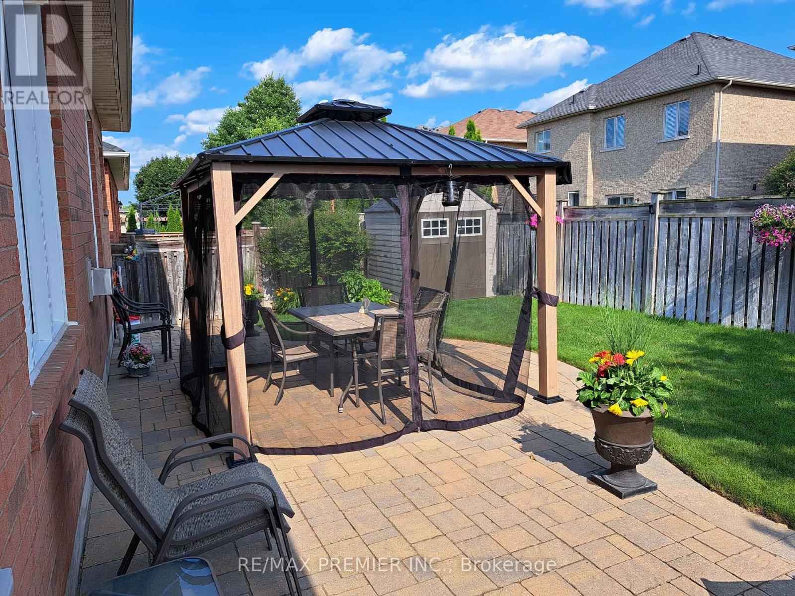 11 Eakins Drive E, Aurora, Ontario  L4G 0G7 - Photo 23 - N12863560