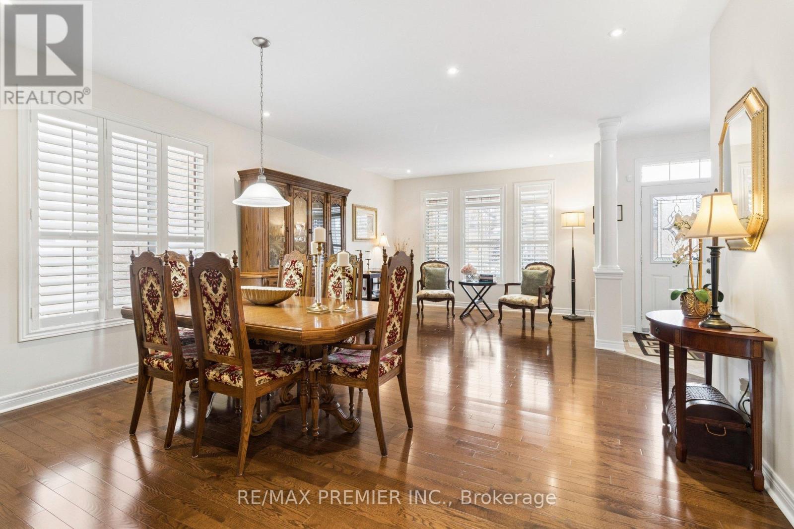 11 Eakins Drive E, Aurora, Ontario  L4G 0G7 - Photo 5 - N12863560