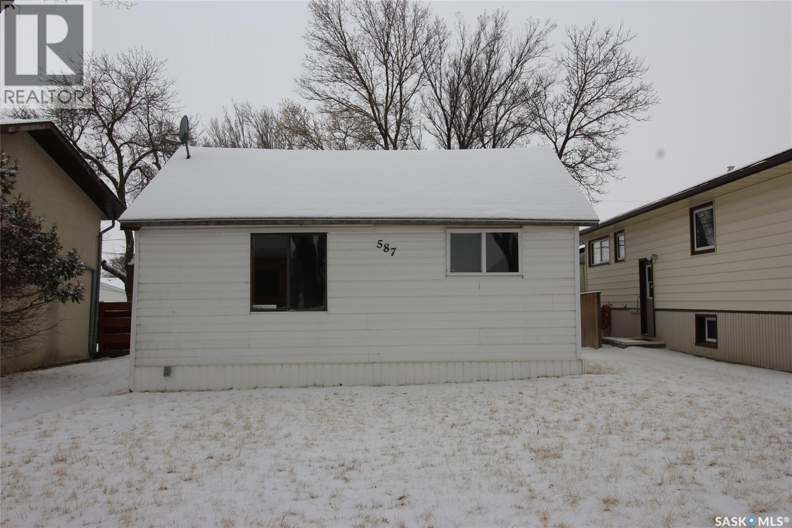 587 3rd STREET W, shaunavon, Saskatchewan