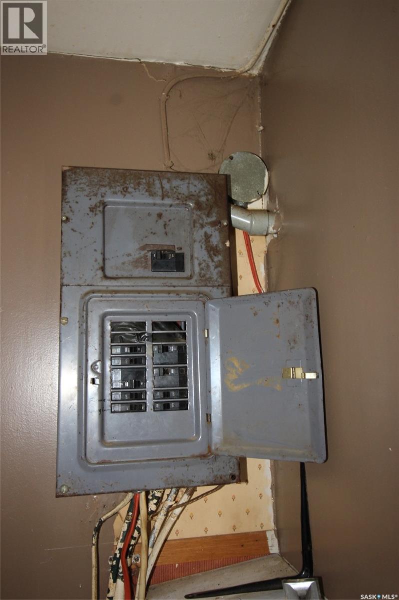 587 3rd Street W, Shaunavon, Saskatchewan  S0N 2M0 - Photo 11 - SK030006