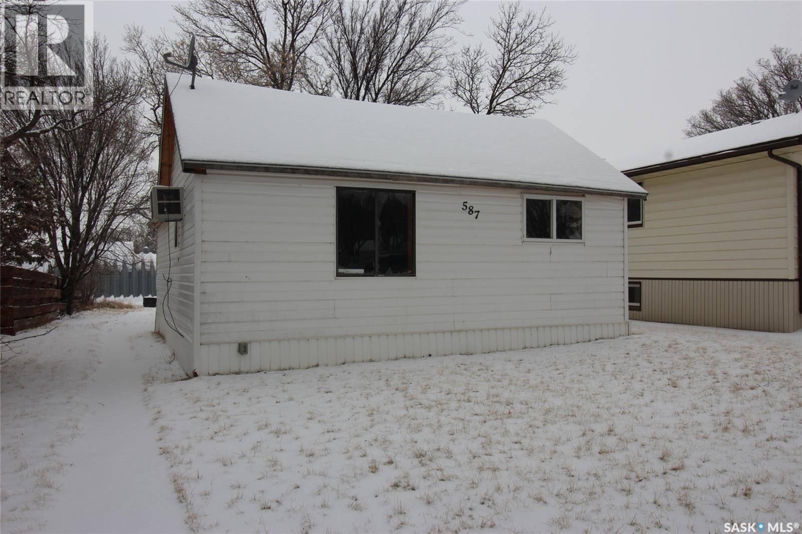 587 3rd Street W, Shaunavon, Saskatchewan  S0N 2M0 - Photo 14 - SK030006