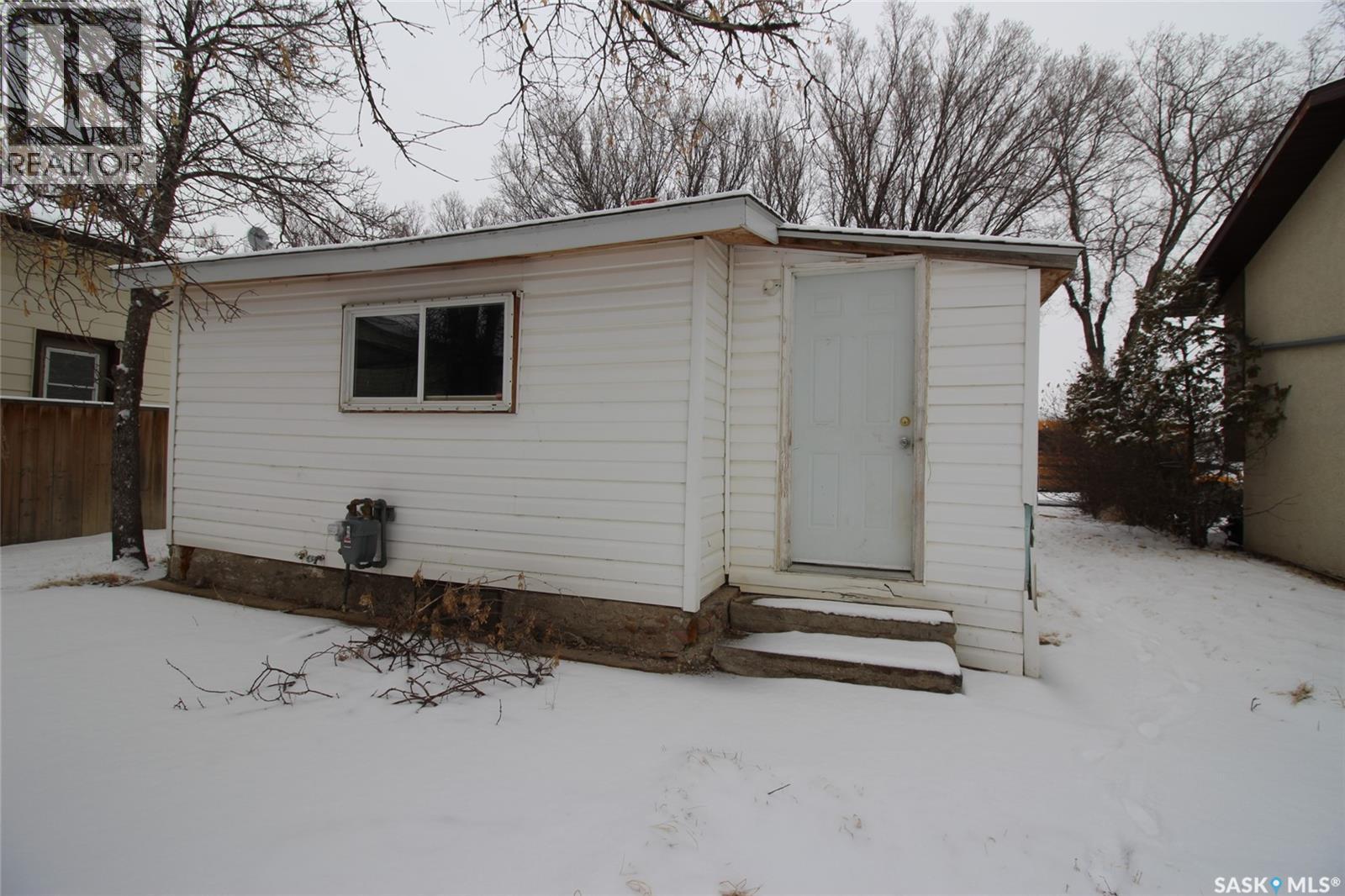 587 3rd Street W, Shaunavon, Saskatchewan  S0N 2M0 - Photo 18 - SK030006