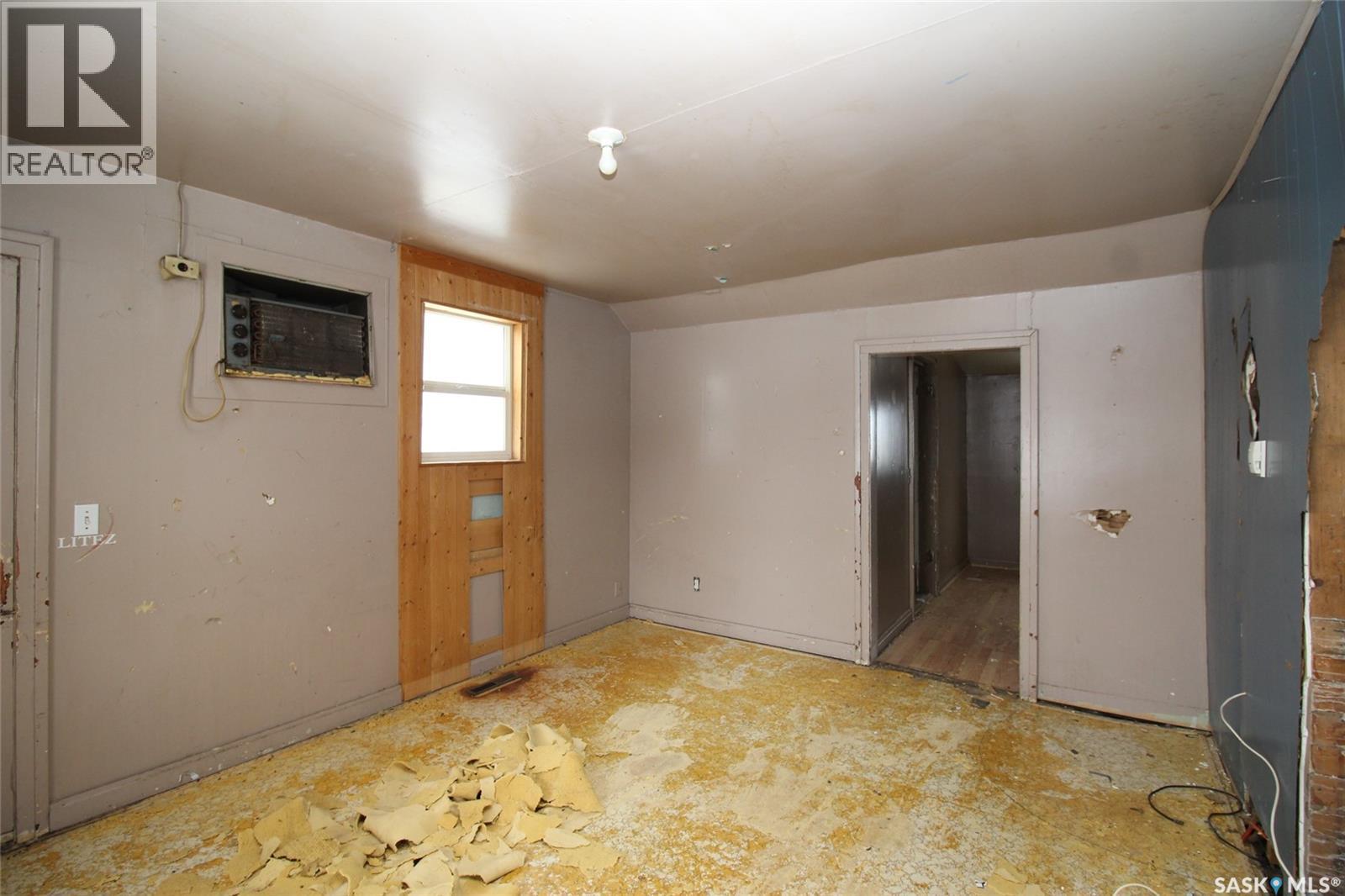 587 3rd Street W, Shaunavon, Saskatchewan  S0N 2M0 - Photo 4 - SK030006