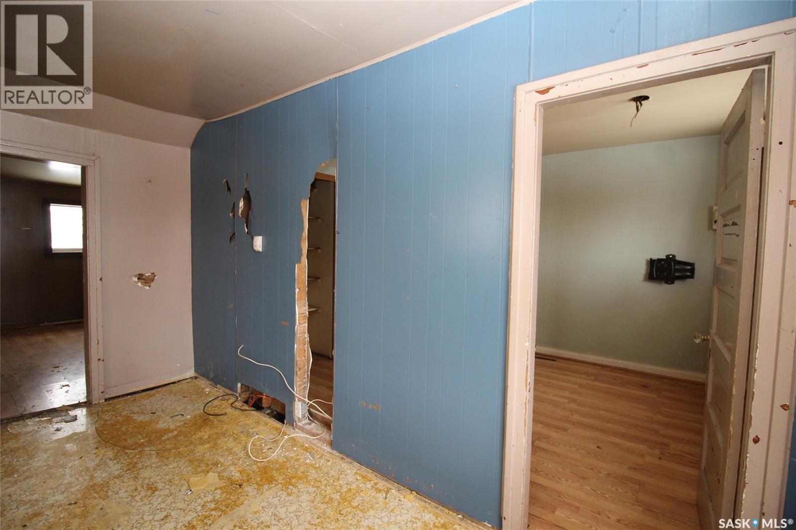 587 3rd Street W, Shaunavon, Saskatchewan  S0N 2M0 - Photo 7 - SK030006